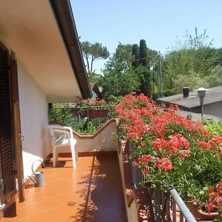 Prázdninový dům Im Bekannten Strandort Dei Marmi Mit Schoenem Garten Und Ruhig Gelegen