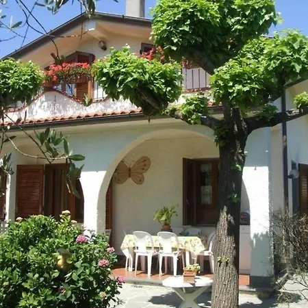 Prázdninový dům Im Bekannten Strandort Dei Marmi Mit Schoenem Garten Und Ruhig Gelegen *