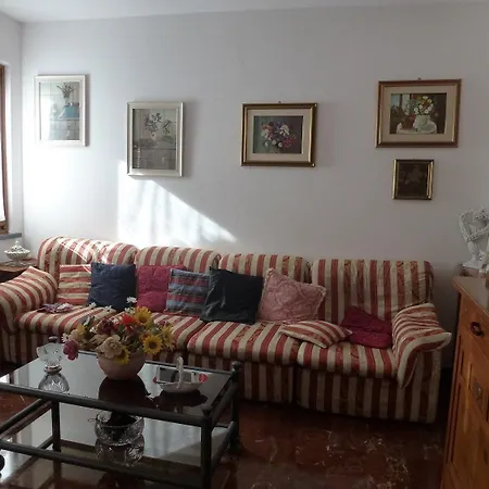 Im Bekannten Strandort Dei Marmi Mit Schoenem Garten Und Ruhig Gelegen Forte dei Marmi