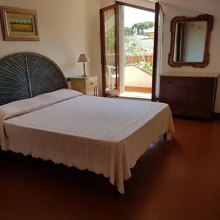 Im Bekannten Strandort Dei Marmi Mit Schoenem Garten Und Ruhig Gelegen Forte dei Marmi